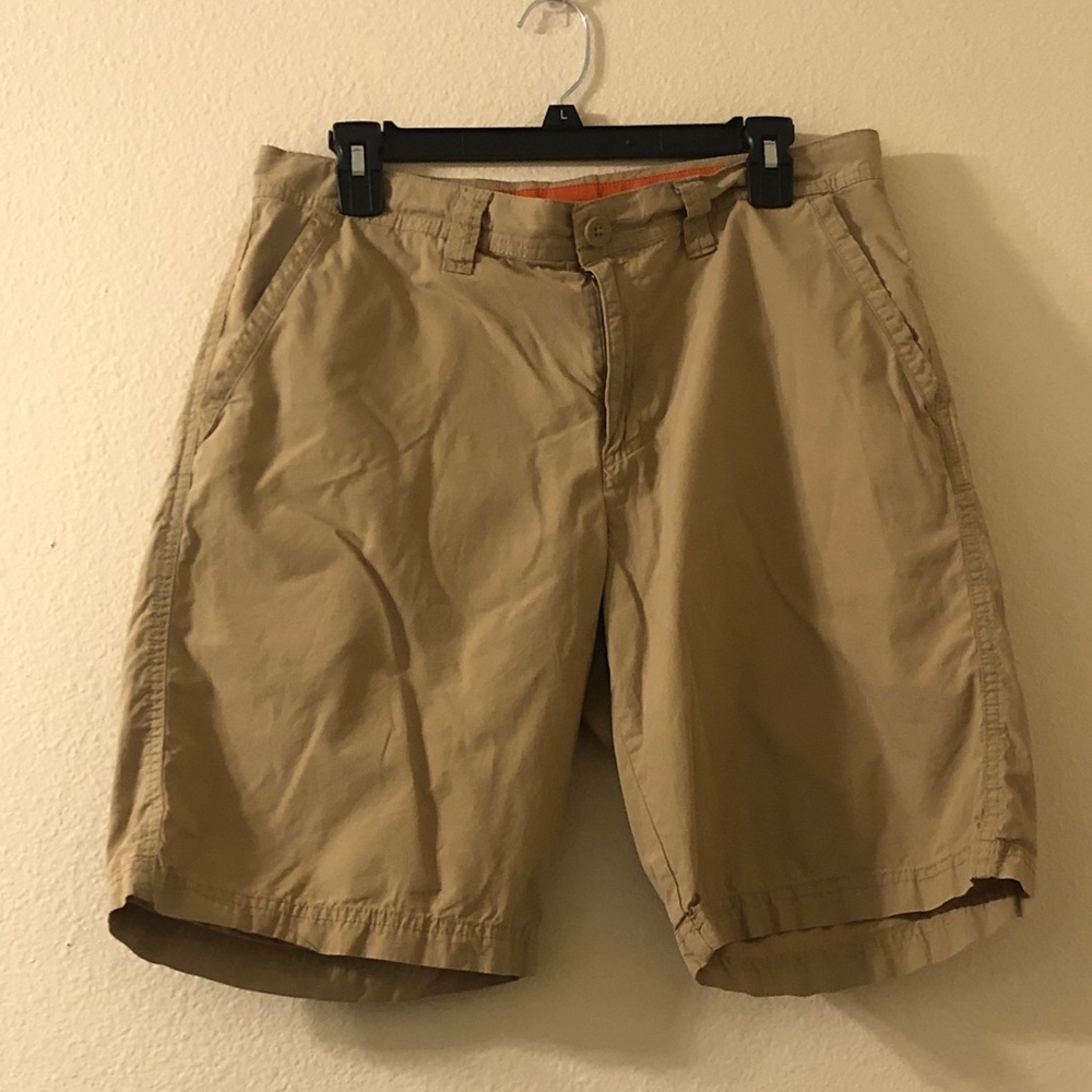 Columbia Men’s Khaki Shorts - 32